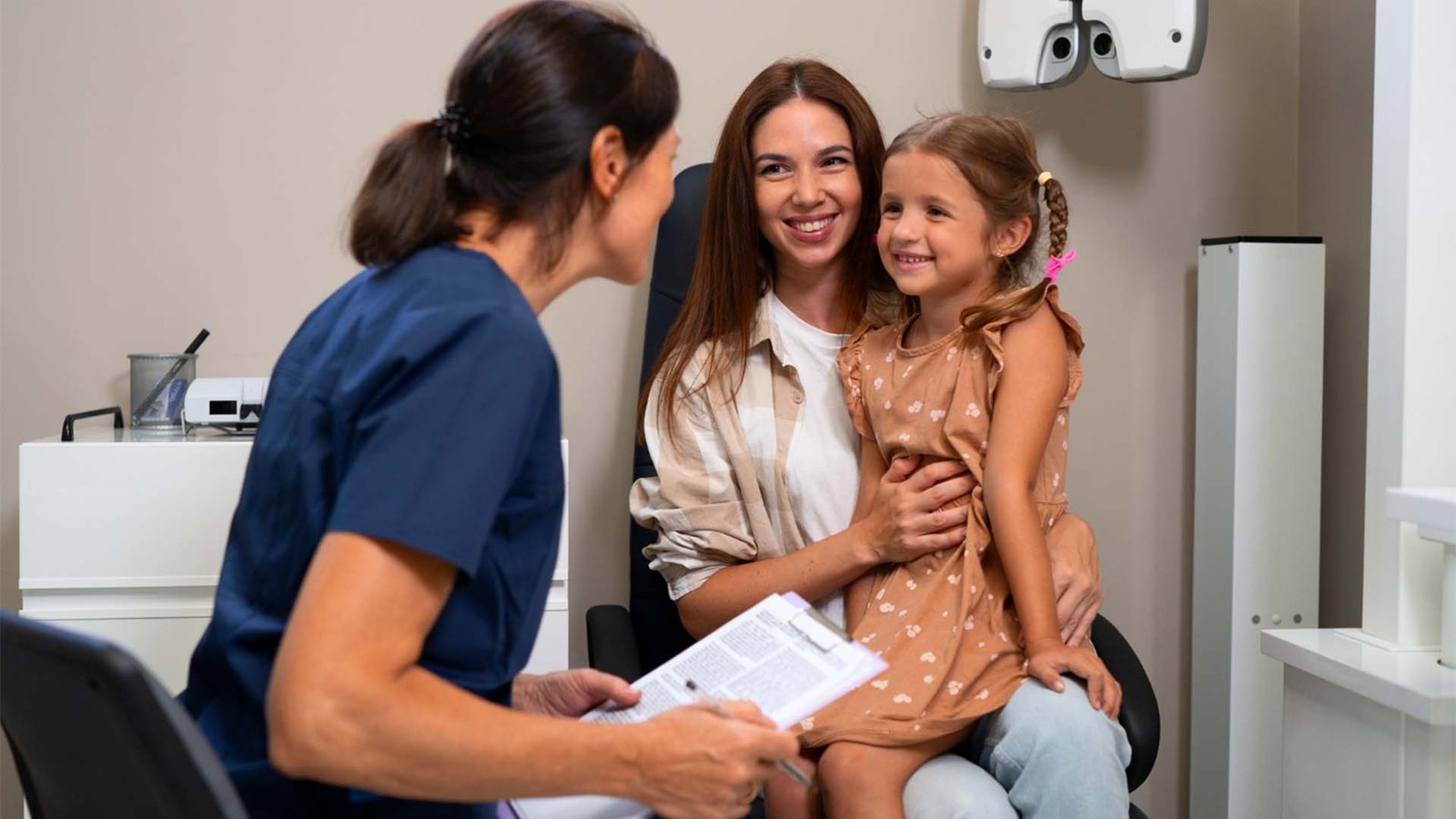 How Family Dental Visits Change From Childhood to Adulthood